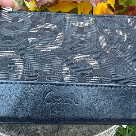 Coach Kristin Chainlink C wristlet - Picture 4 of 12